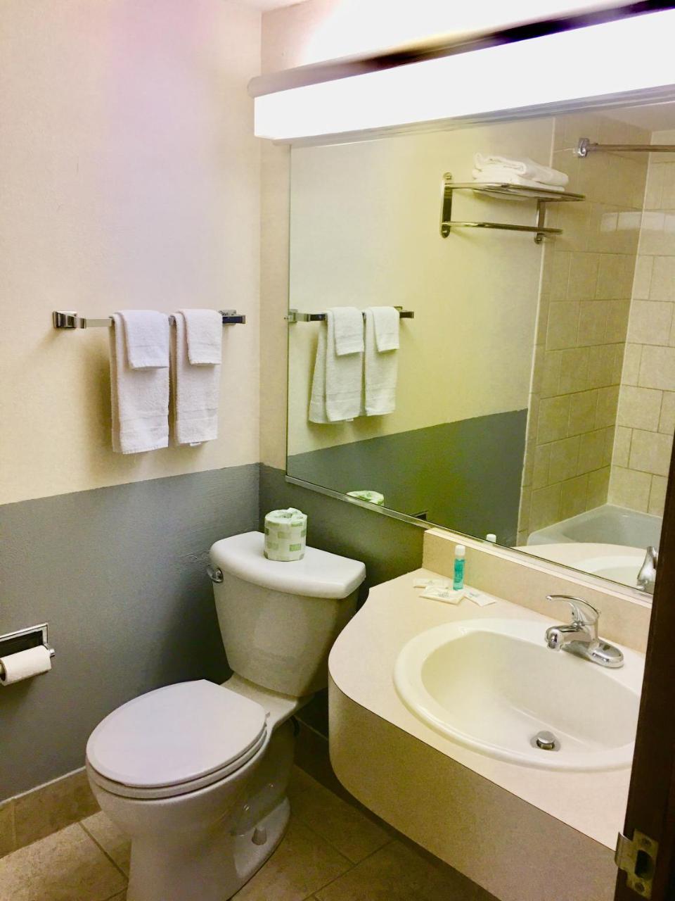 Lancaster Welcome Inn ภายนอก รูปภาพ